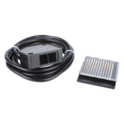 Sensor fotográfico reflectante con salida de relé y respuesta rápida. Perfecto para puertas de garaje.